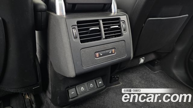 Land Rover Discovery 2022 — photo 25