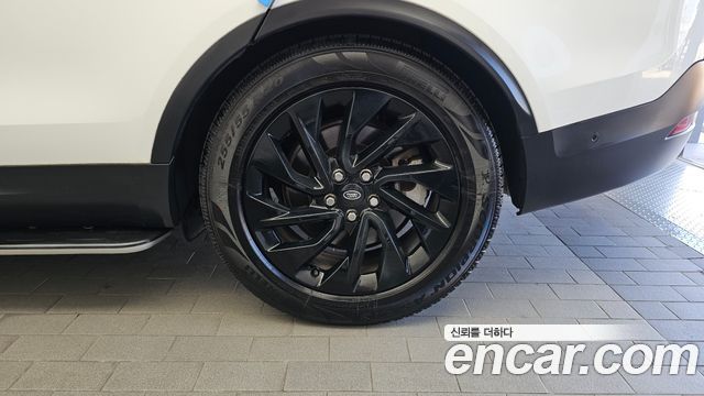 Land Rover Discovery 2022 — photo 7