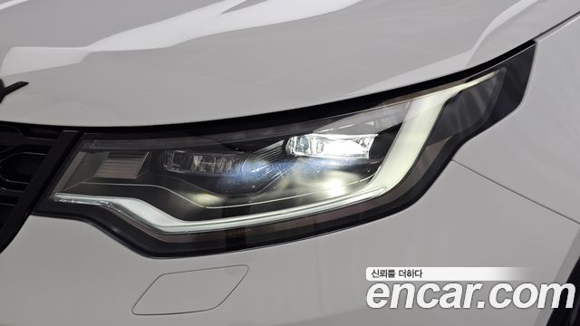 Land Rover Discovery 2022 — photo 8