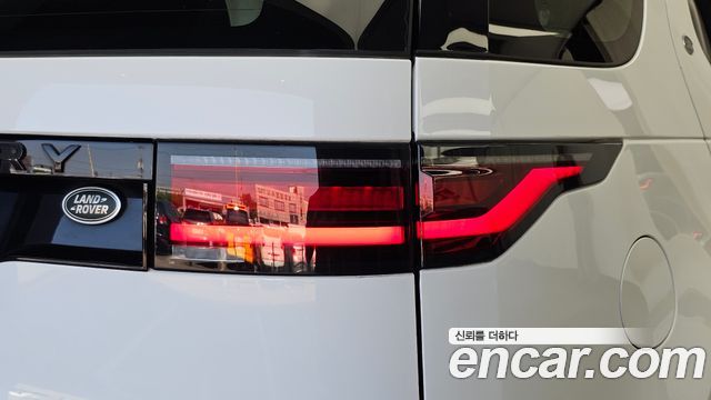 Land Rover Discovery 2022 — photo 9