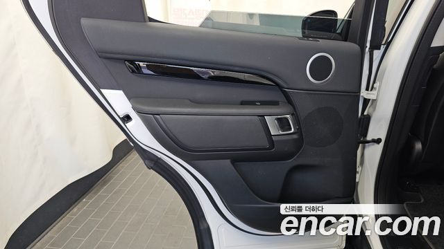 Land Rover Discovery 2022 — photo 15