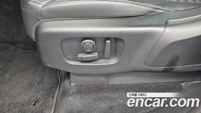 Land Rover Discovery 2022 — photo 16