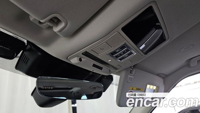 Land Rover Discovery 2022 — photo 29