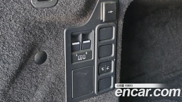 Land Rover Discovery 2022 — photo 35