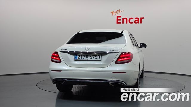 Mercedes-Benz E-Class 2018 — photo 4