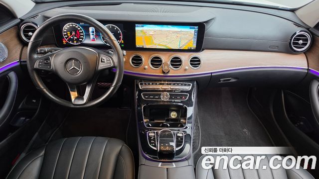 Mercedes-Benz E-Class 2018 — photo 10