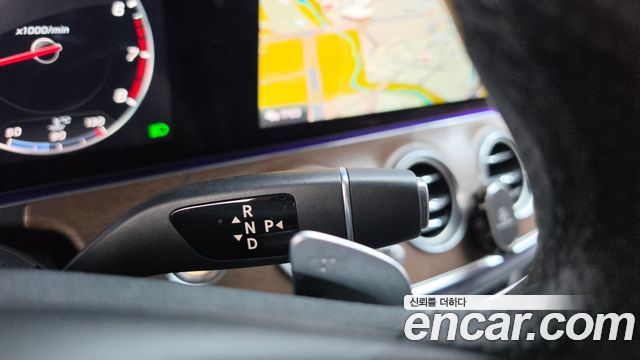 Mercedes-Benz E-Class 2018 — photo 12