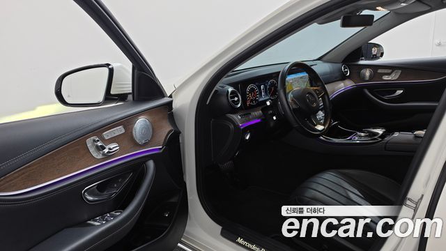 Mercedes-Benz E-Class 2018 — photo 13