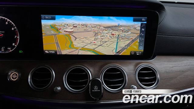Mercedes-Benz E-Class 2018 — photo 18