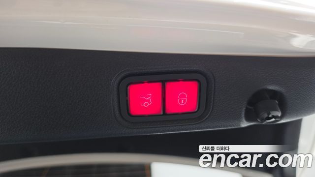 Mercedes-Benz E-Class 2018 — photo 23