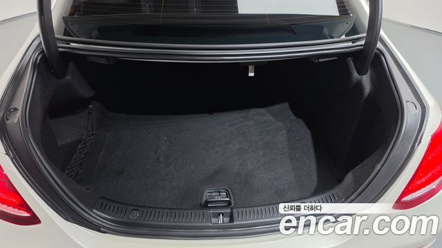 Mercedes-Benz E-Class 2018 — photo 24