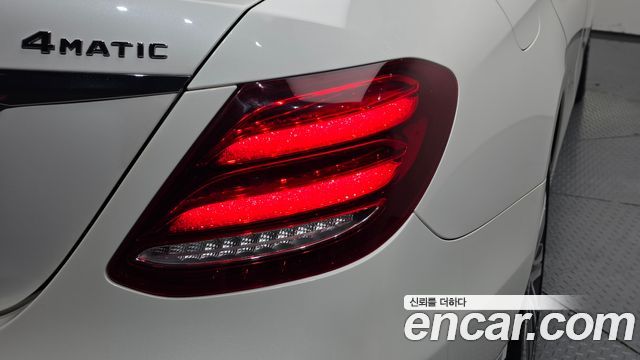 Mercedes-Benz E-Class 2018 — photo 9