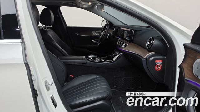 Mercedes-Benz E-Class 2018 — photo 16