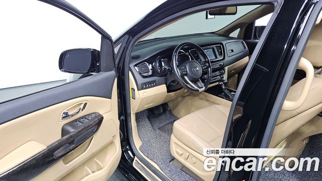 Kia Canival 2019 — photo 17