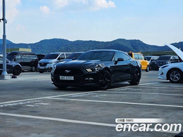 Ford Mustang 2017 — photo 17