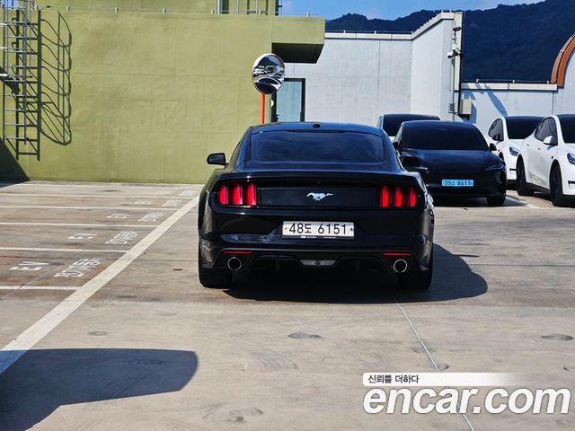 Ford Mustang 2017 — photo 20