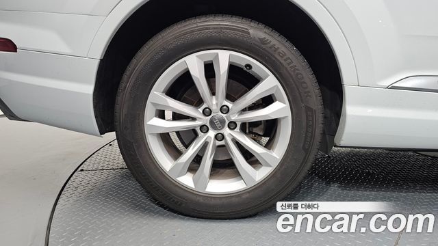 Audi Q7 2019 — photo 5