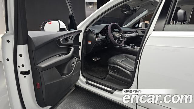 Audi Q7 2019 — photo 13