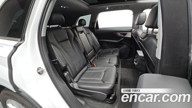 Audi Q7 2019 — photo 17