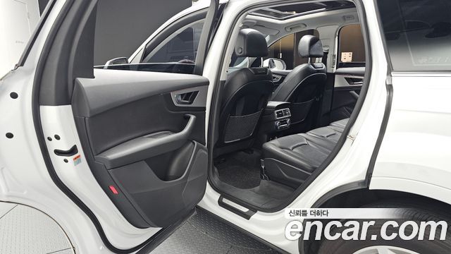 Audi Q7 2019 — photo 18