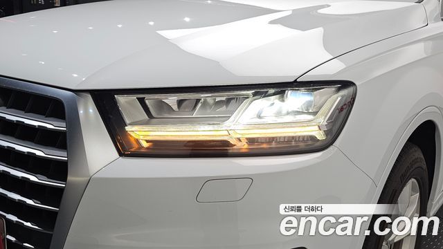 Audi Q7 2019 — photo 8