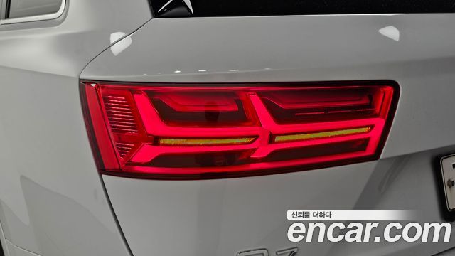 Audi Q7 2019 — photo 9