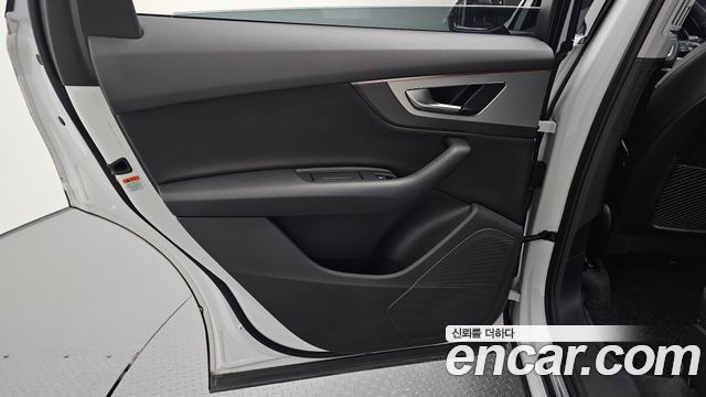 Audi Q7 2019 — photo 15