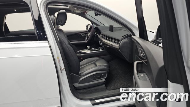 Audi Q7 2019 — photo 16