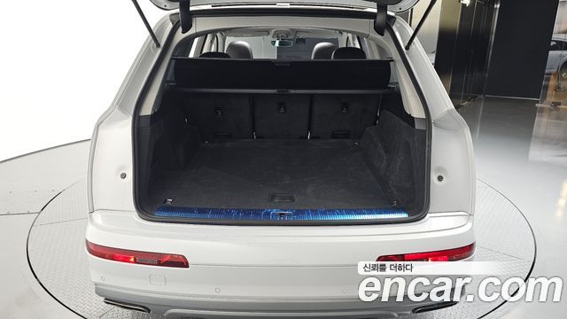 Audi Q7 2019 — photo 32