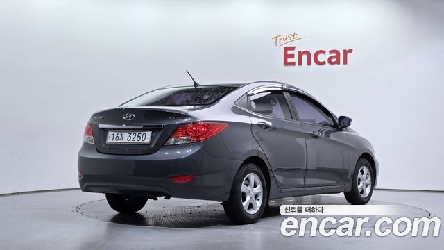 Hyundai Accent 2012 — photo 2