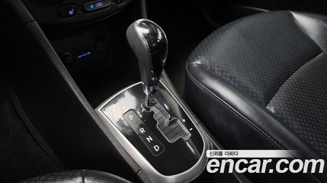 Hyundai Accent 2012 — photo 12