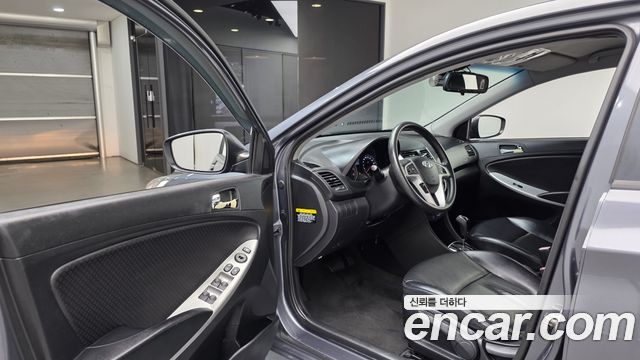 Hyundai Accent 2012 — photo 13
