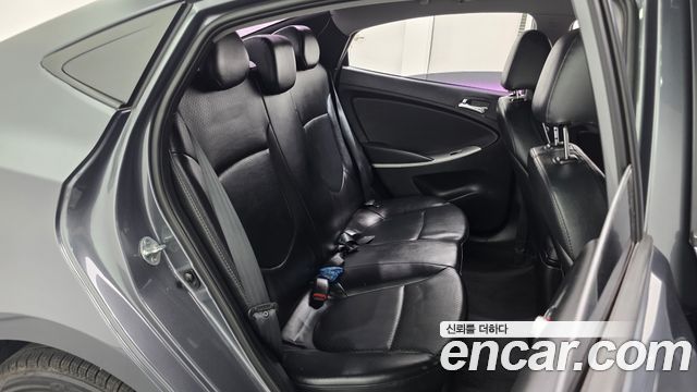 Hyundai Accent 2012 — photo 17
