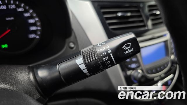 Hyundai Accent 2012 — photo 26