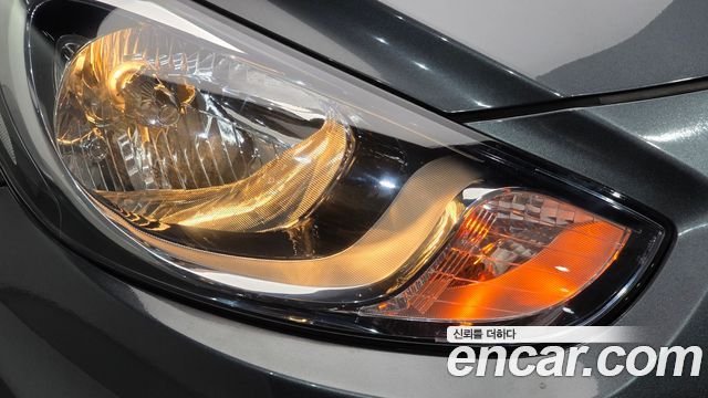 Hyundai Accent 2012 — photo 8
