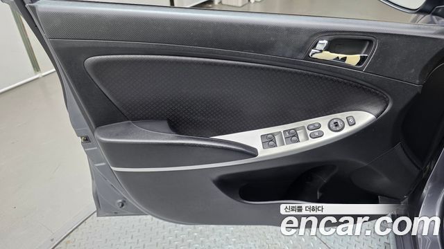 Hyundai Accent 2012 — photo 14
