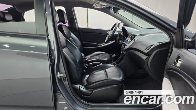 Hyundai Accent 2012 — photo 16