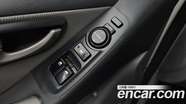 Hyundai Starex 2011 — photo 23