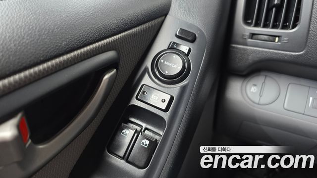 Hyundai Starex 2011 — photo 26