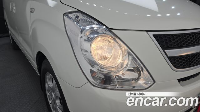 Hyundai Starex 2011 — photo 8