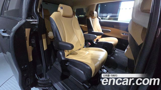 Kia Canival 2022 — photo 17