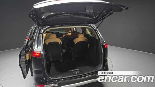 Kia Canival 2022 — photo 26
