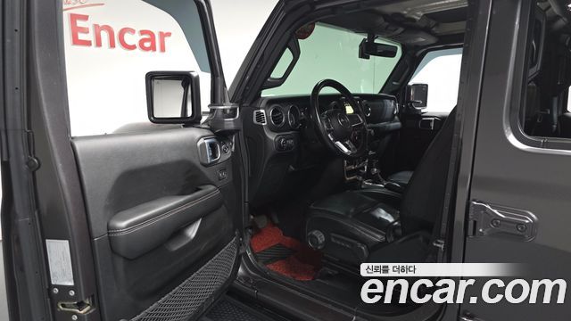Jeep Wrangler 2021 — photo 13