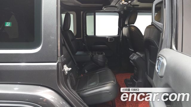 Jeep Wrangler 2021 — photo 17