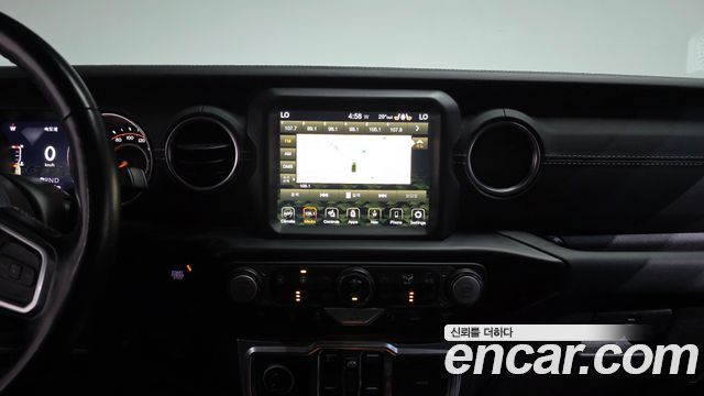 Jeep Wrangler 2021 — photo 20