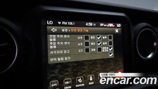 Jeep Wrangler 2021 — photo 22