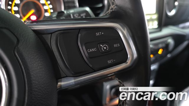 Jeep Wrangler 2021 — photo 23