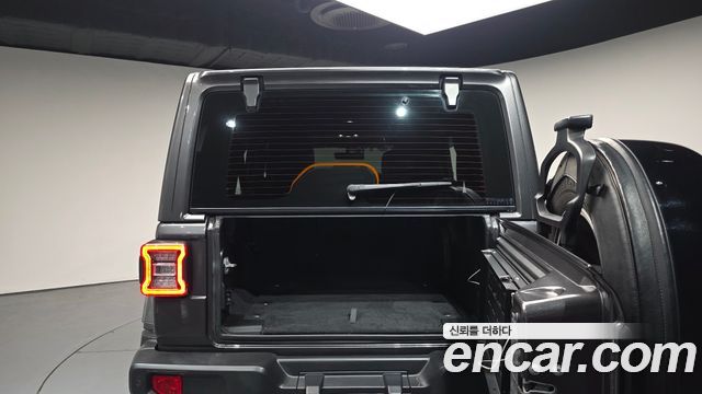 Jeep Wrangler 2021 — photo 26