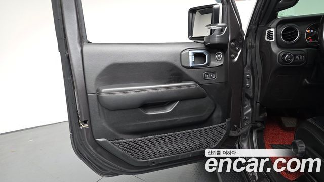 Jeep Wrangler 2021 — photo 14