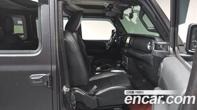 Jeep Wrangler 2021 — photo 16